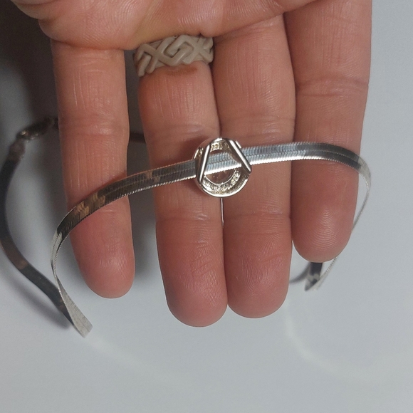 Sterling Silver Herringbone Chain and Round CV Pendent - Picture 5 of 8